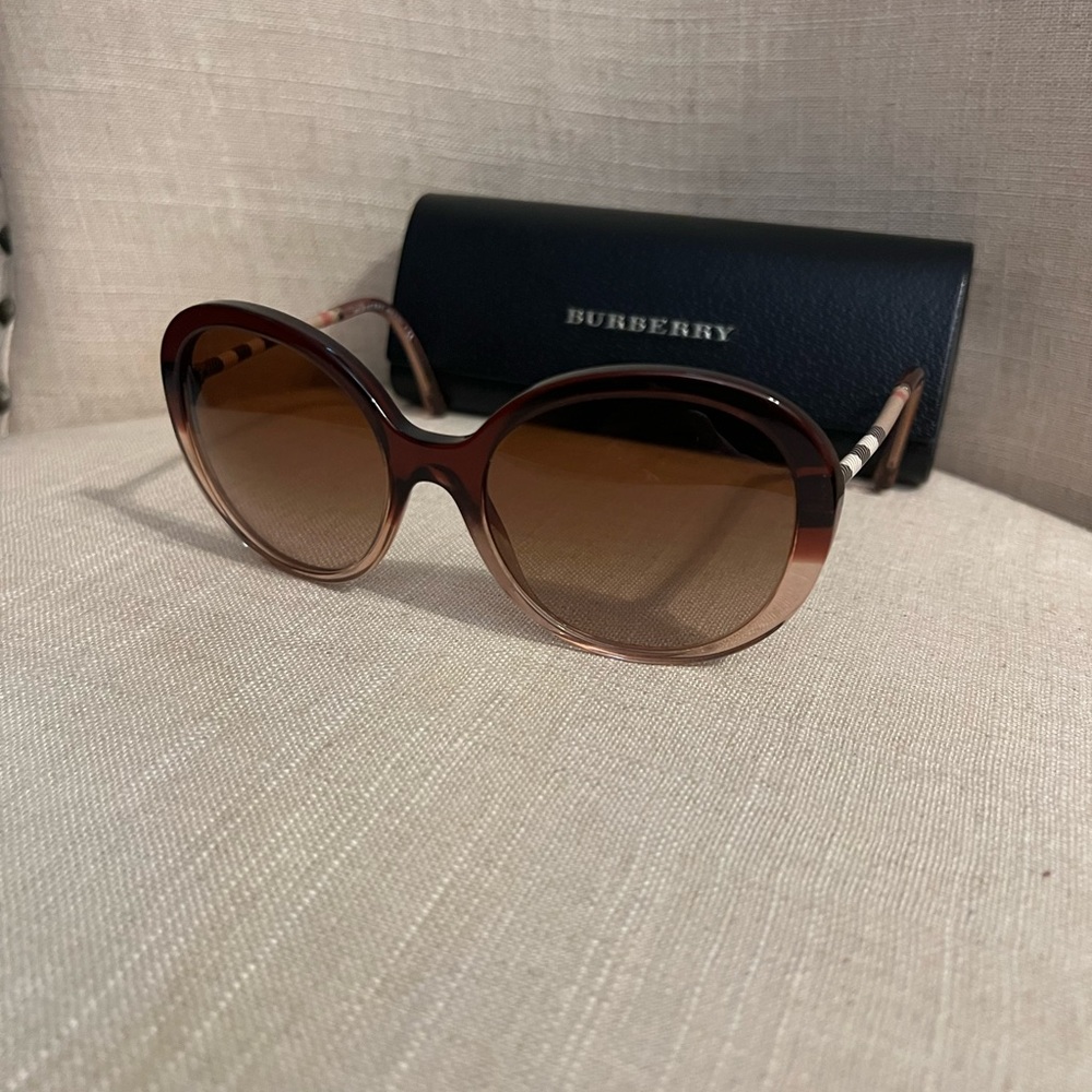 NWOT BURBERRY B4239 HERITAGE Check Havana Brown Frame Sunglasses & Burberry Case - Picture 12 of 15